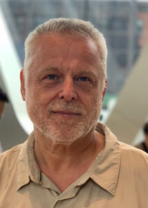 Auteur Karel Peeraer - Expert in zelfacceptatie